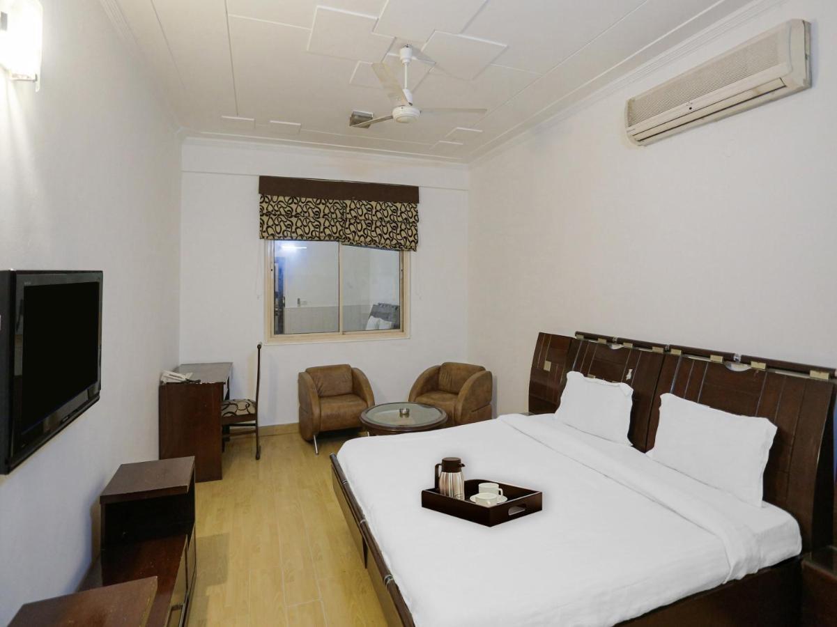 Oyo Townhouse 823 Green Leaf Gurgaon Luaran gambar