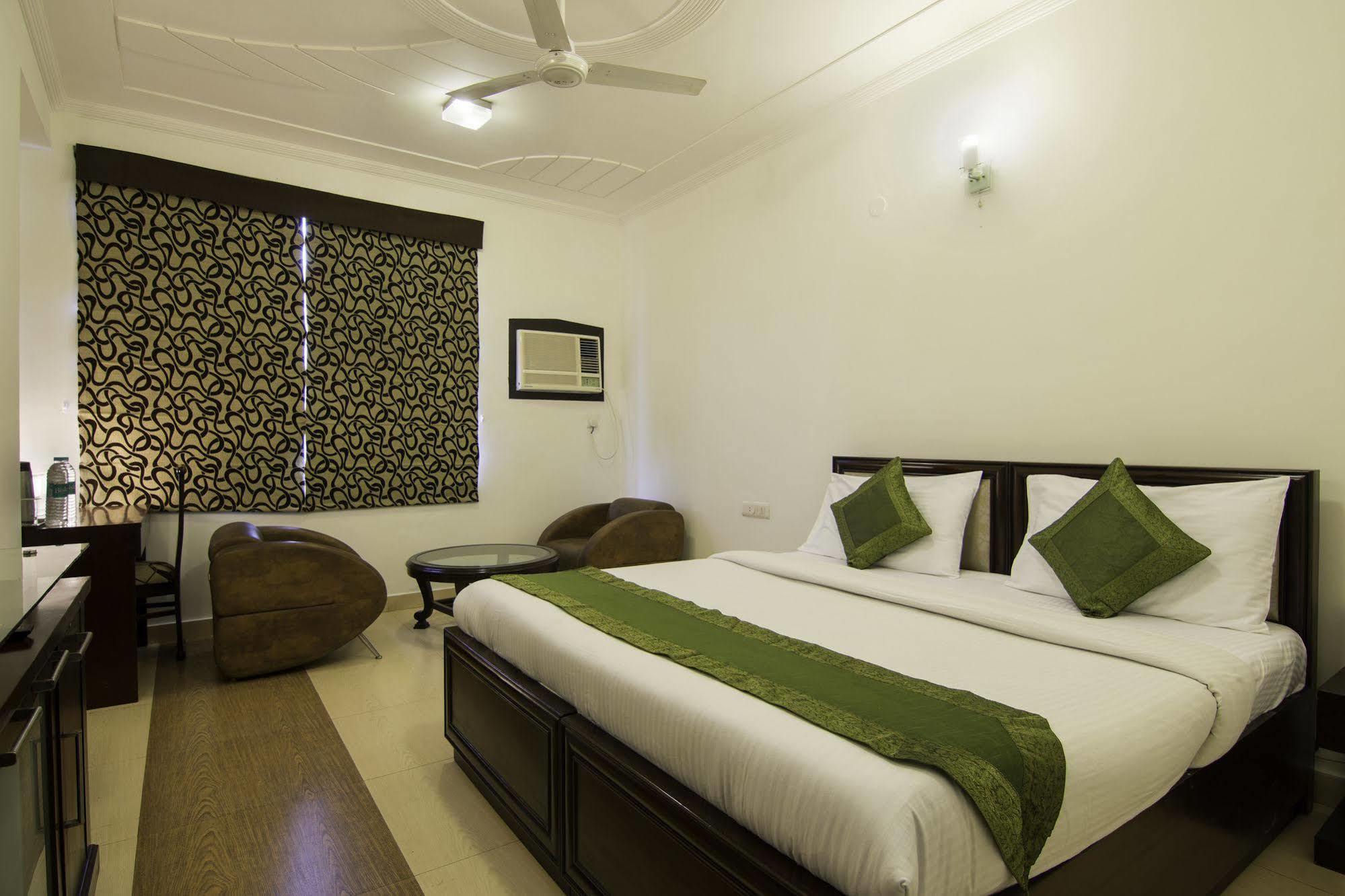 Oyo Townhouse 823 Green Leaf Gurgaon Luaran gambar