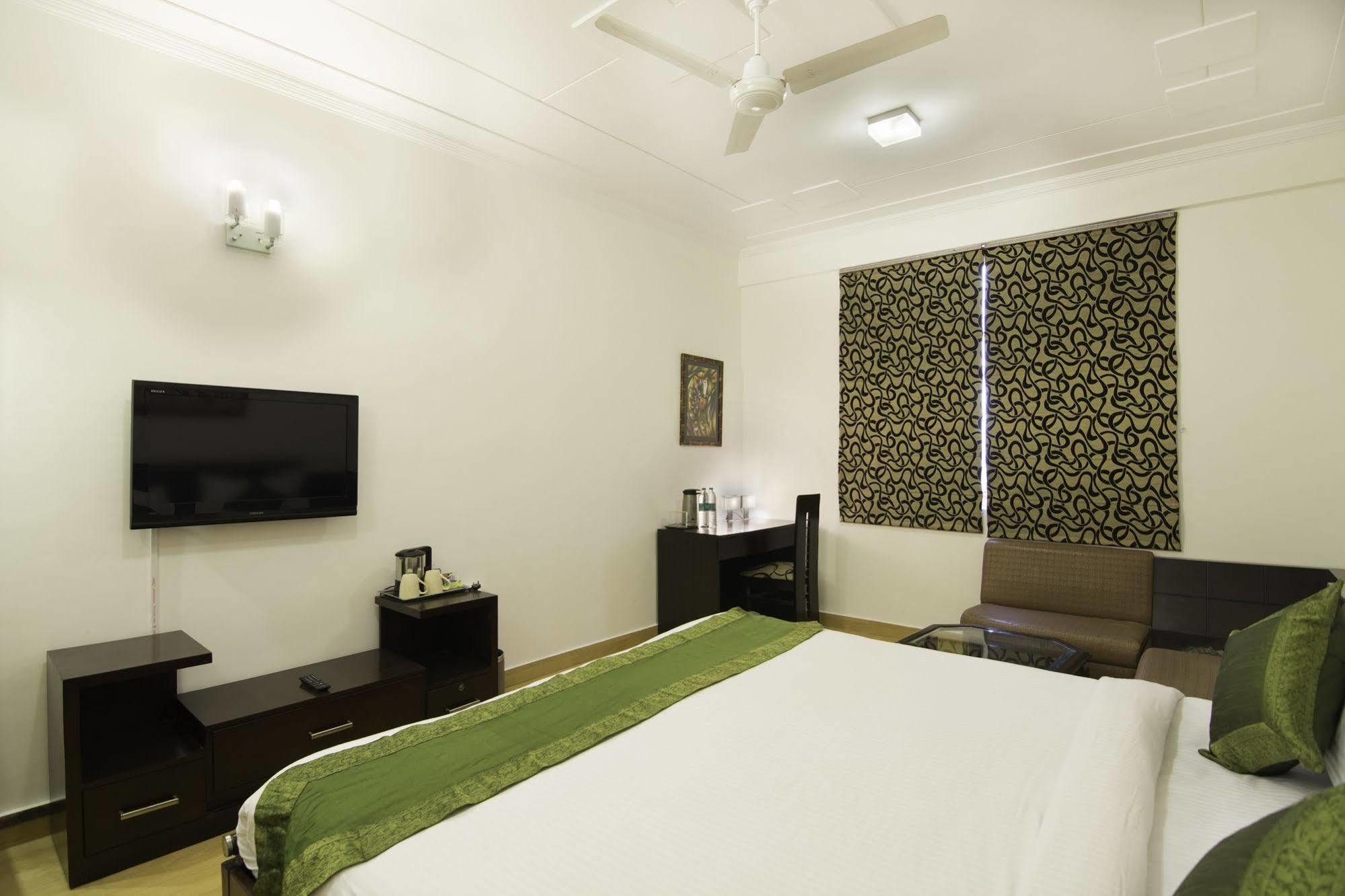 Oyo Townhouse 823 Green Leaf Gurgaon Luaran gambar